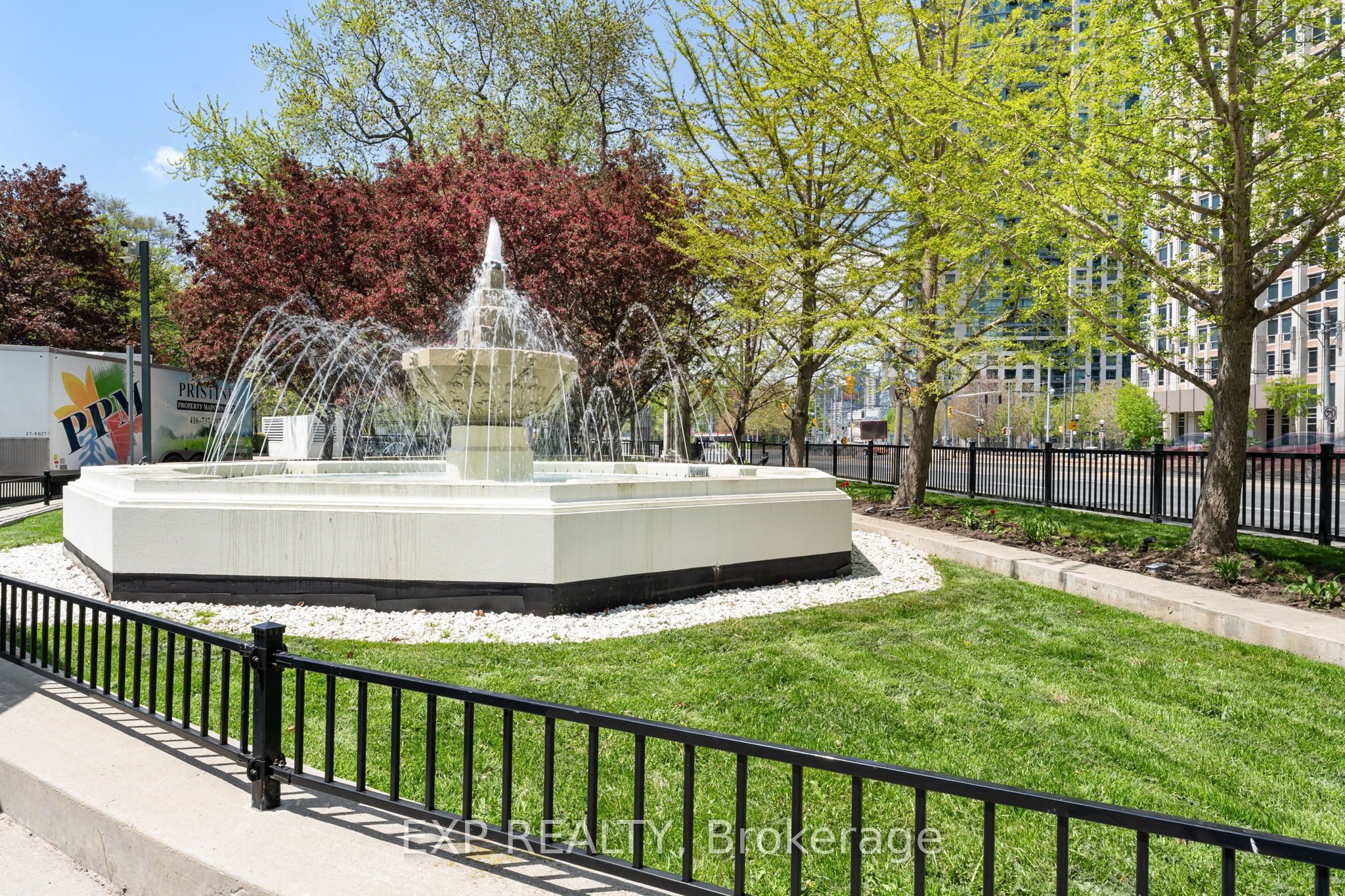 637 Lake Shore Boulevard W 301