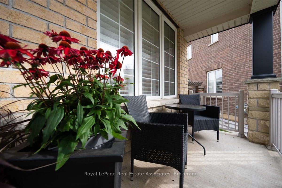 1469 Haws Crescent