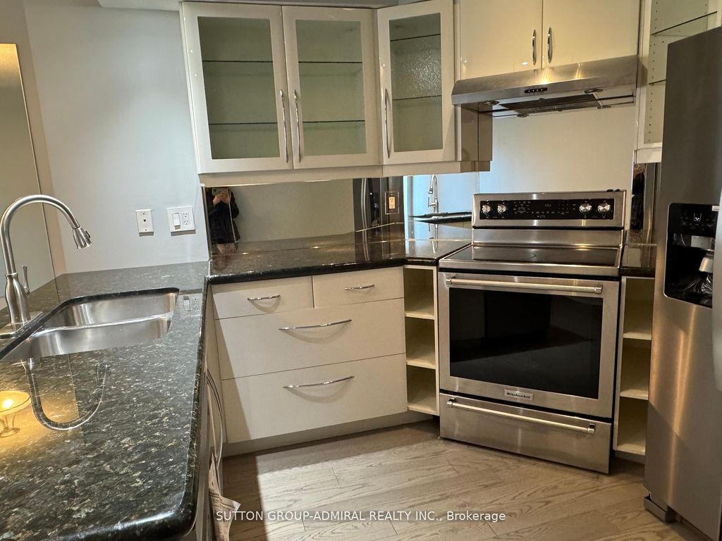 Photo of 909 Bay Street #905, Toronto, ON M5S 3G2 (MLS # C12421177)