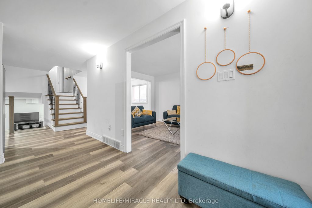 Photo of 261 Country Hill Drive, Kitchener, ON N2E 2C1 (MLS # X12677274)