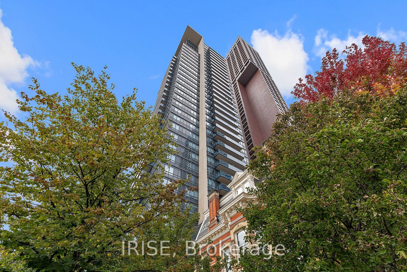 Photo 1 of 32 — 28 Linden Street 1109, Toronto, ON M4Y 0A4