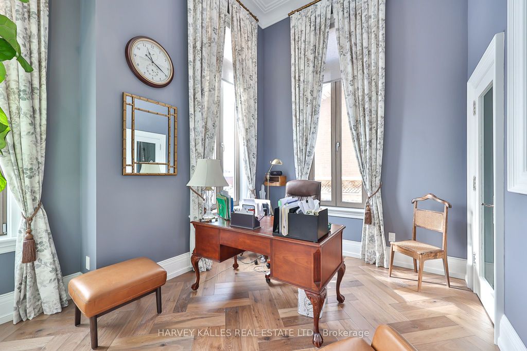 Photo of 318 MAPLE LEAF Drive, Toronto, ON M6L 1P6 (MLS # W12760892)