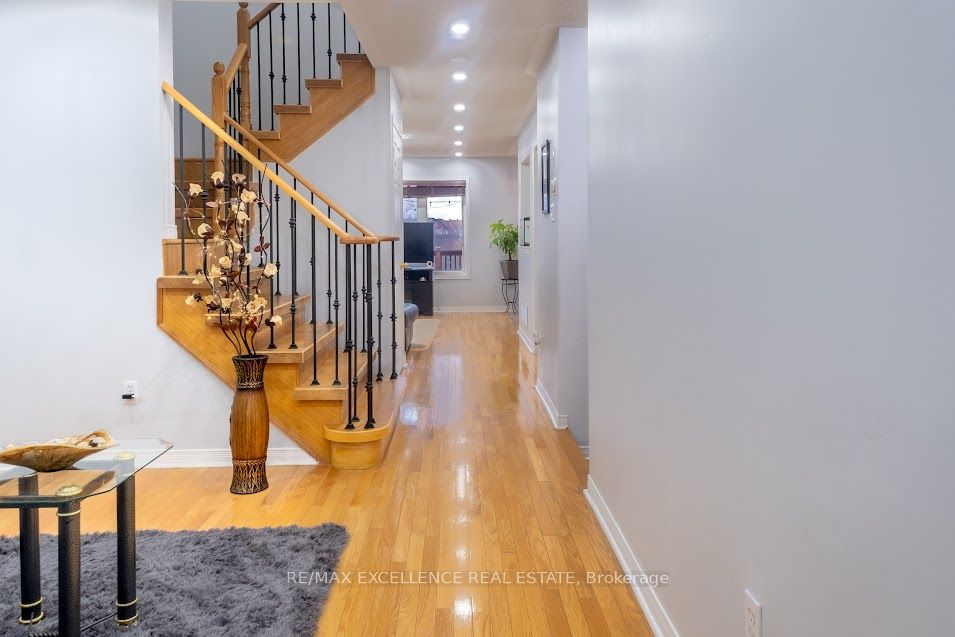 99 Rockgarden Trail