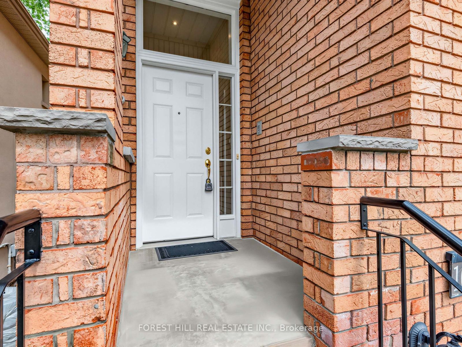 1045 Spadina Road