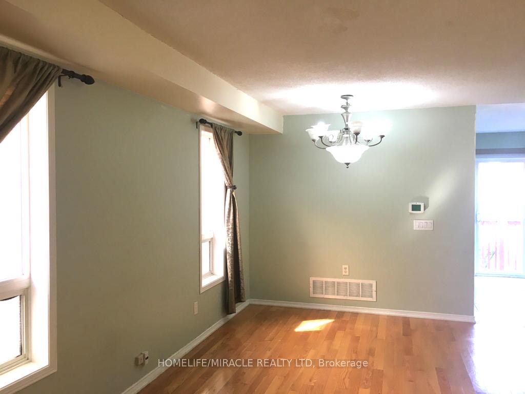 581 Garden Walk Upper