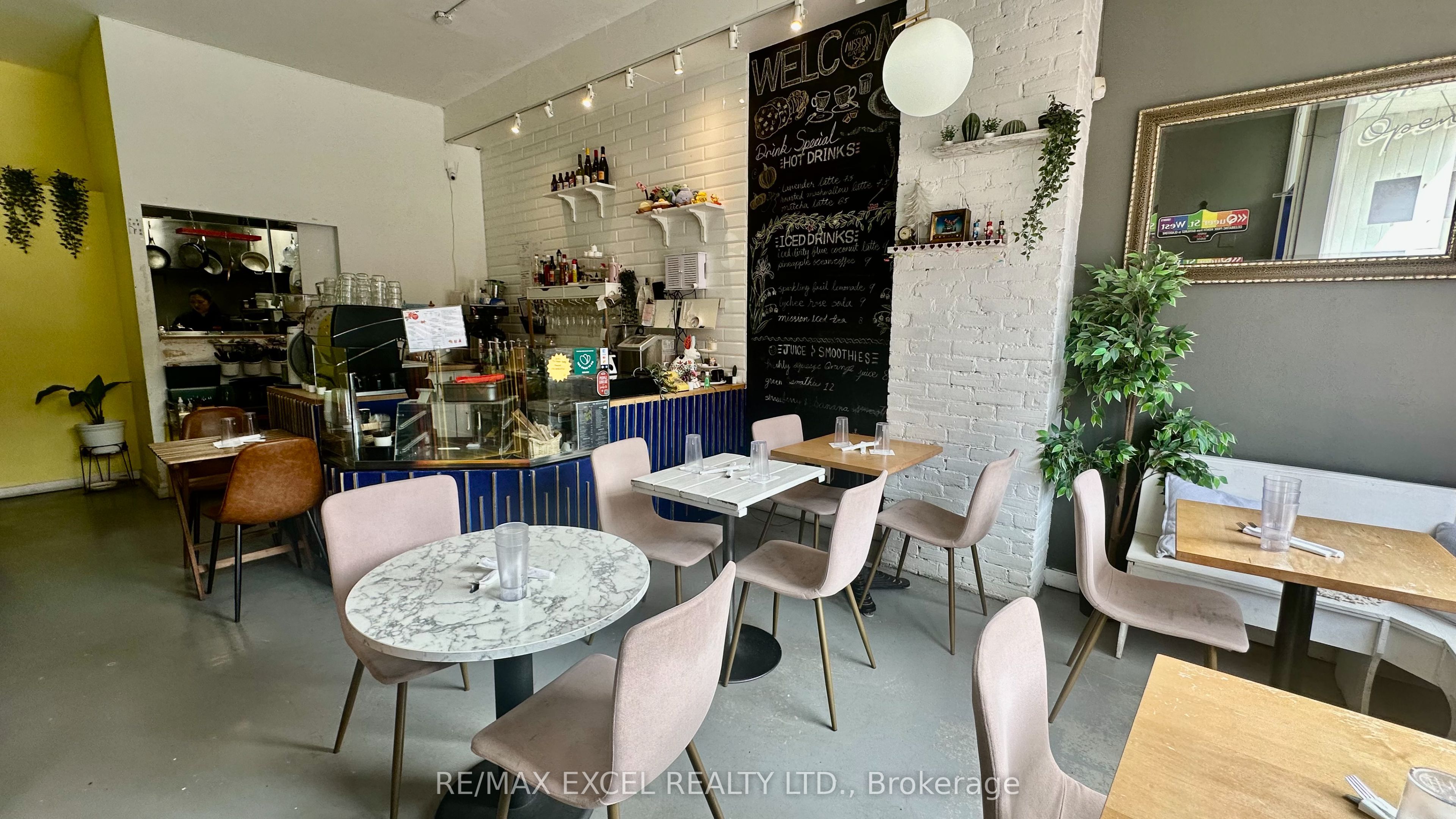 676 Queen Street W