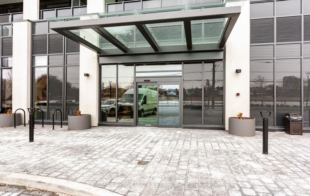 Photo of 202 Burnhamthorpe Road E #2208, Mississauga, ON L5A 0B2 (MLS # W12658248)