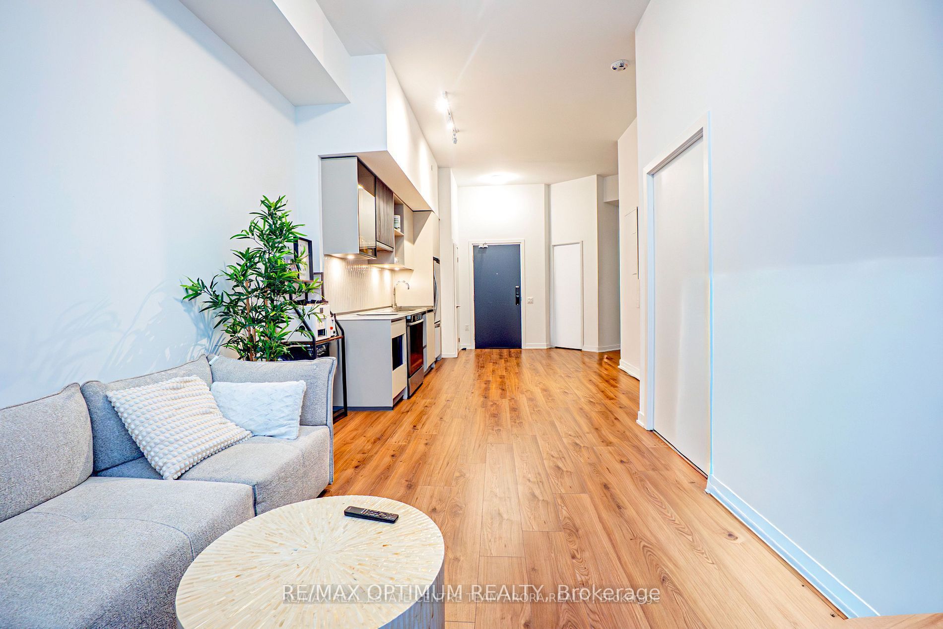 395 Dundas Street W 219