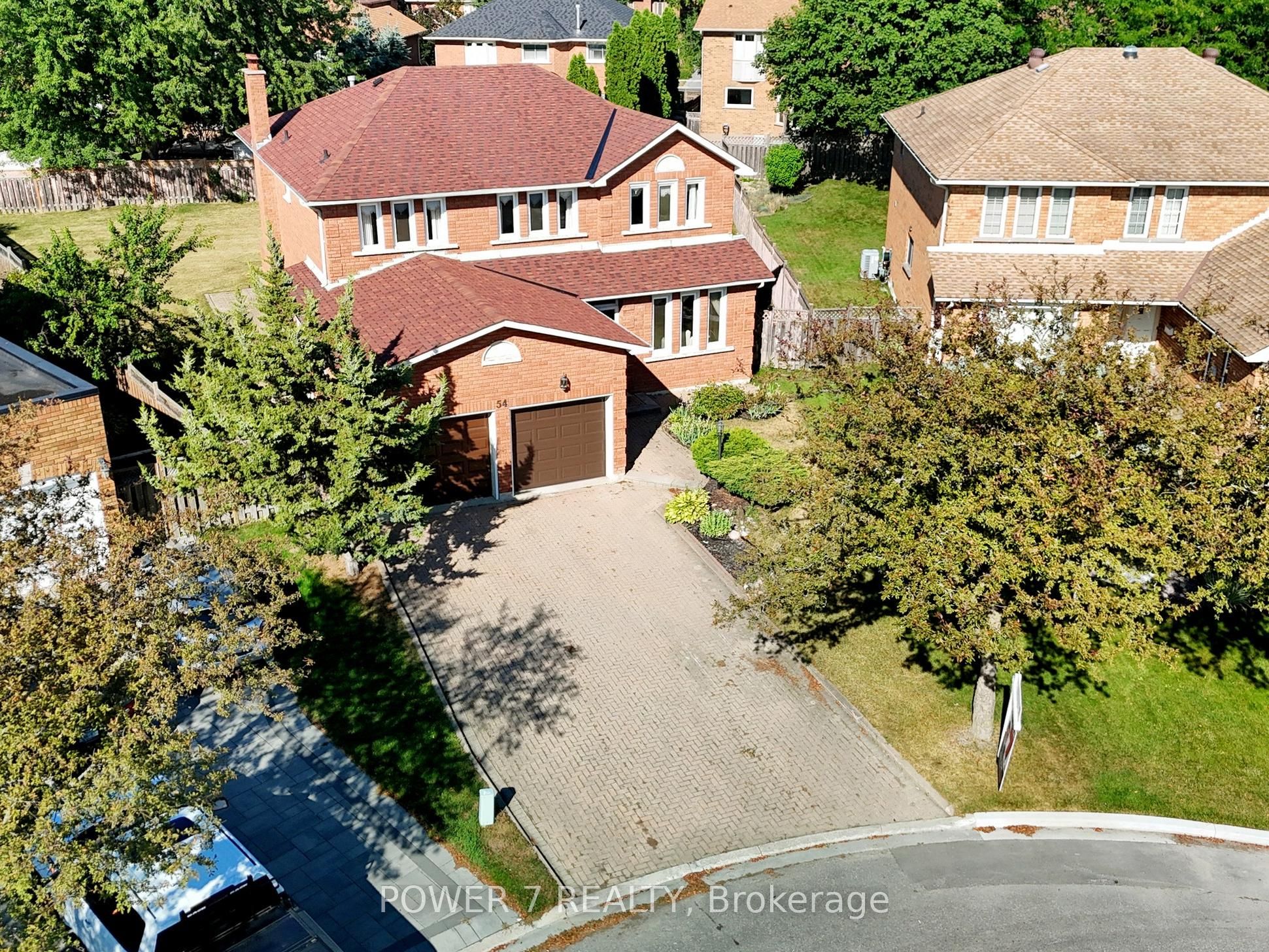 54 Hewlett Crescent