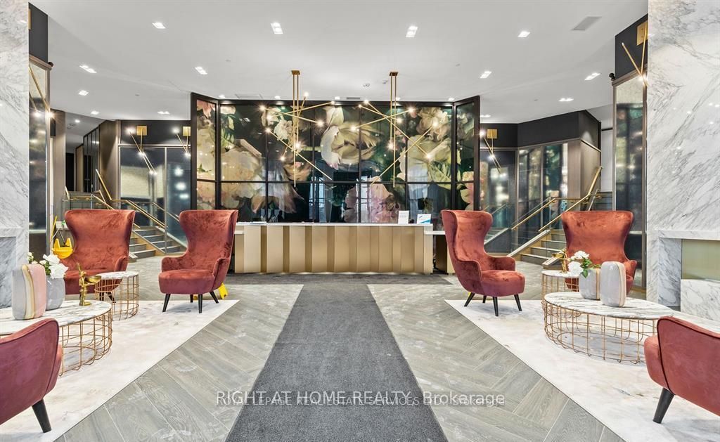 405 Dundas Street W 101