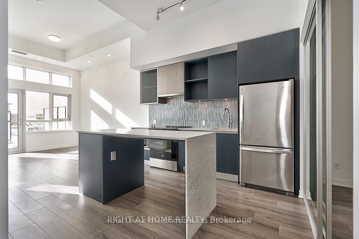 405 Dundas Street W 101