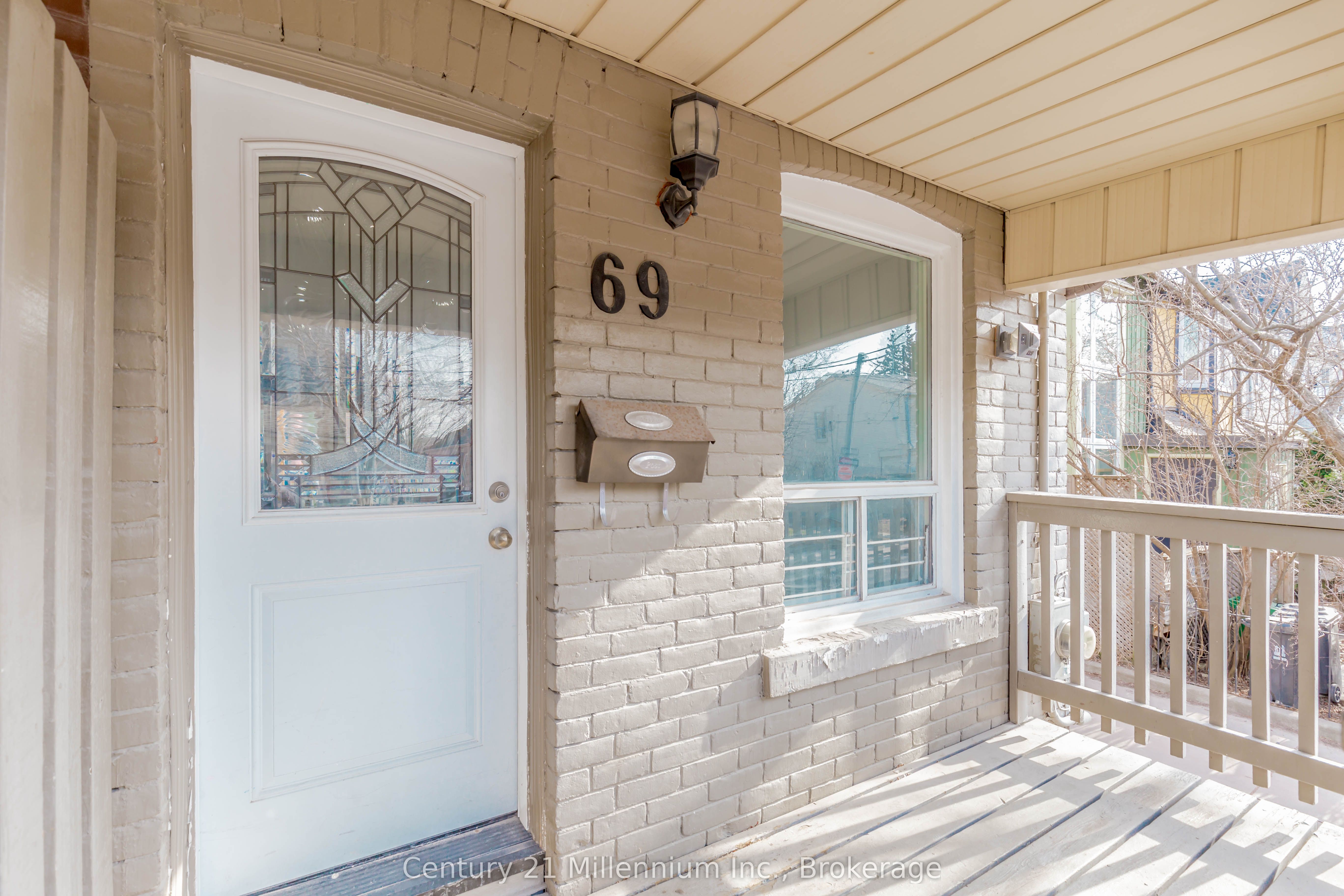 69 Laing Street