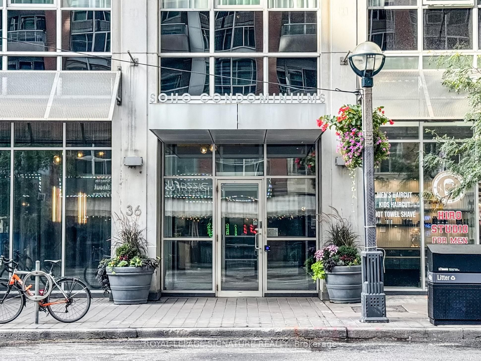 36 Blue Jays Way 525