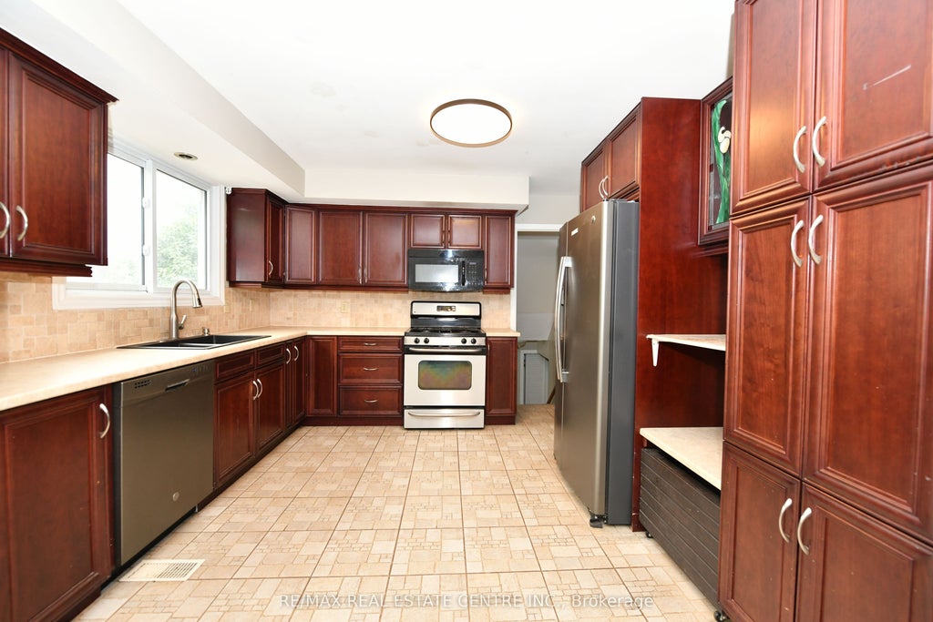 Photo of 37 Ebury Crescent, London South, ON N6C 3E1 (MLS # X14020464)