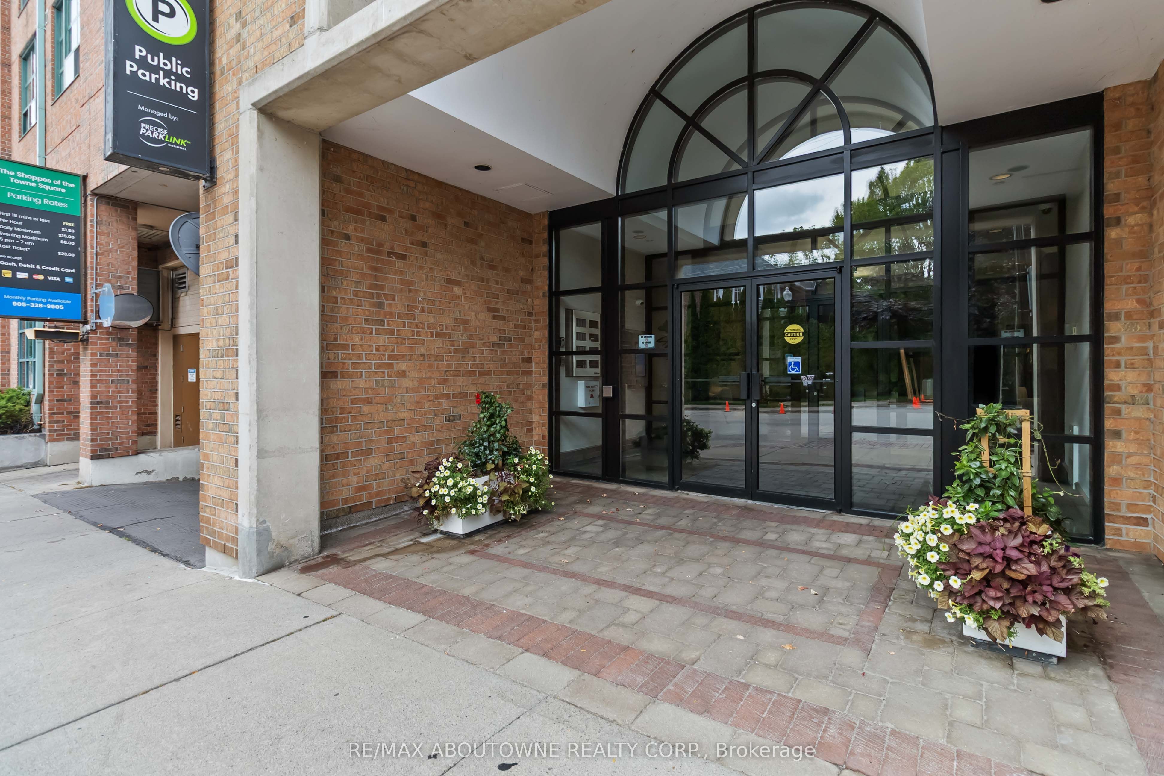 221 Robinson Street 403
