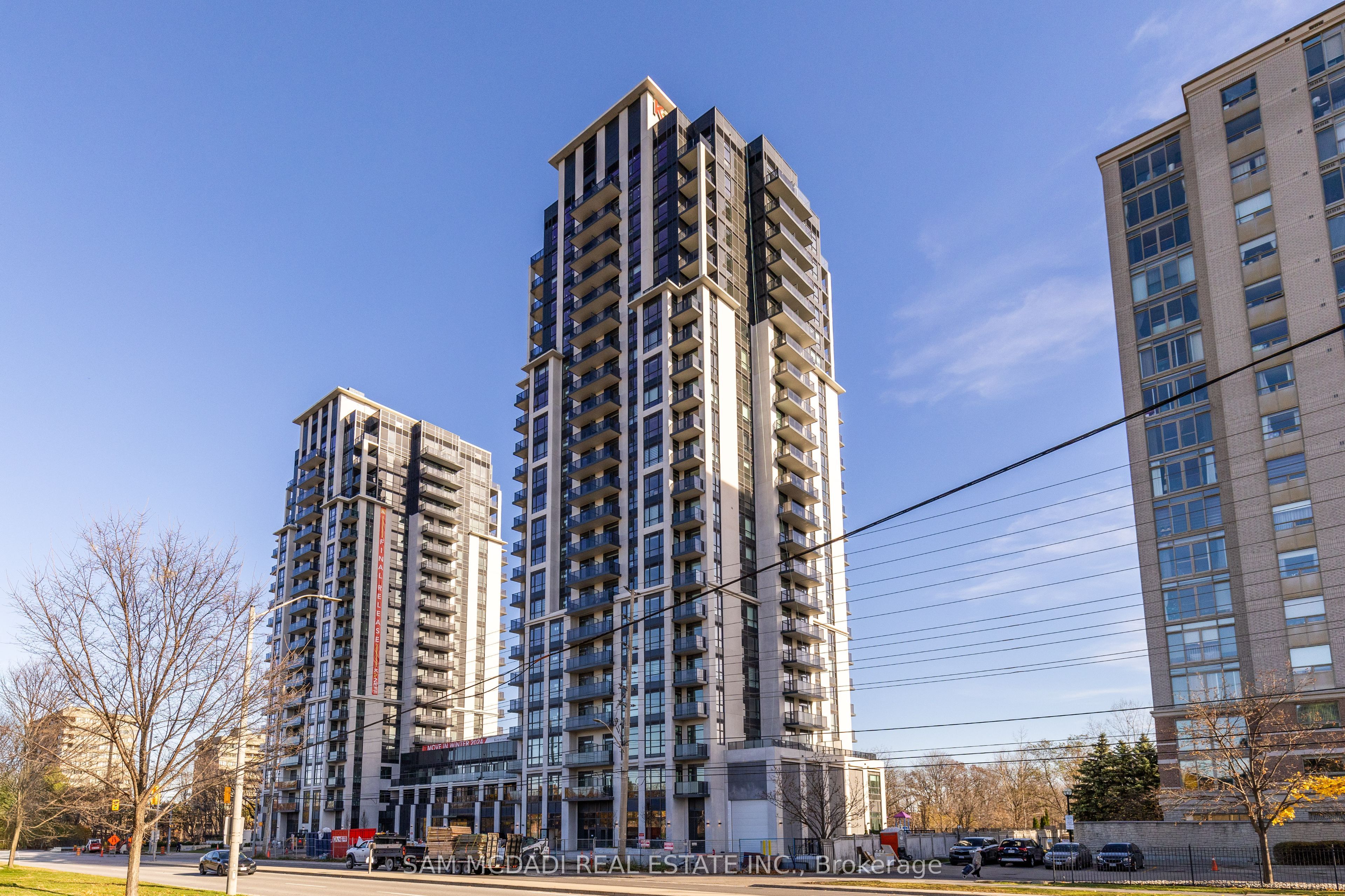 Photo 1 of 31 — 202 Burnhamthorpe Road E 2003, Mississauga, ON L5A 0B2