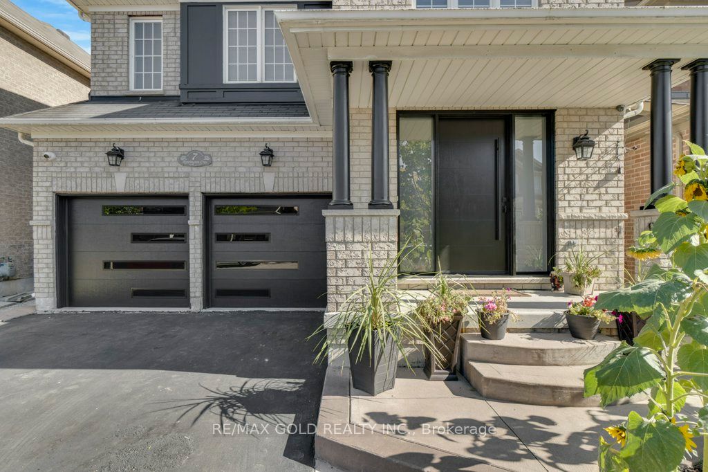 7 NEWINGTON Crescent