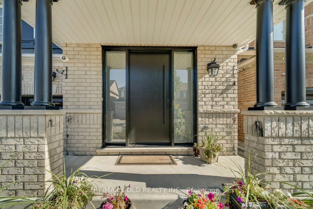 7 NEWINGTON Crescent