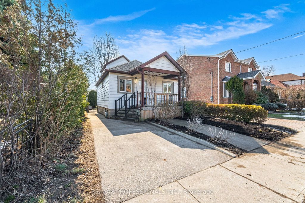 Photo of 35 Waniska Avenue, Toronto, ON M8Y 1R1 (MLS # W12881498)
