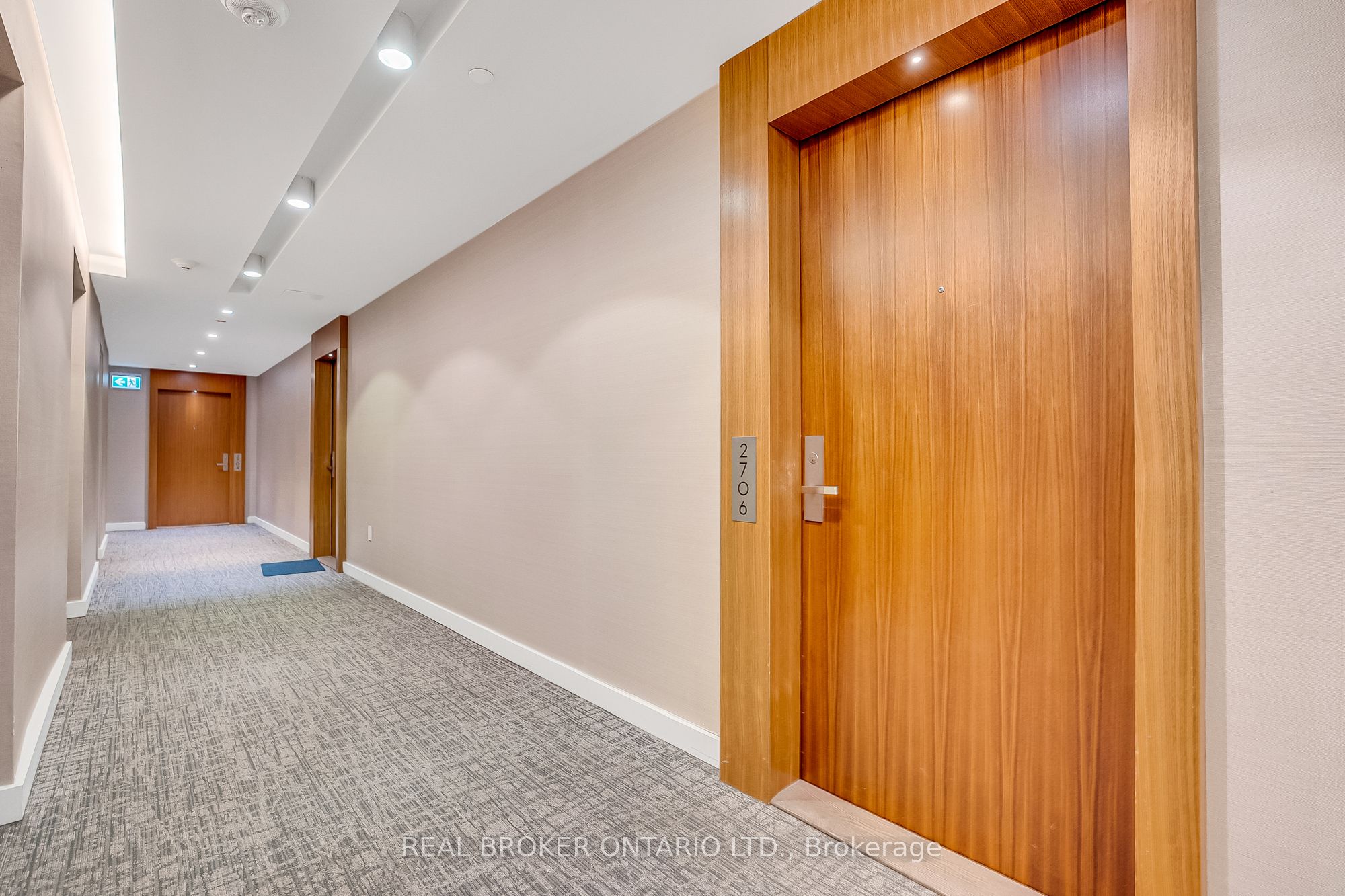 15 Queens Quay E 2706