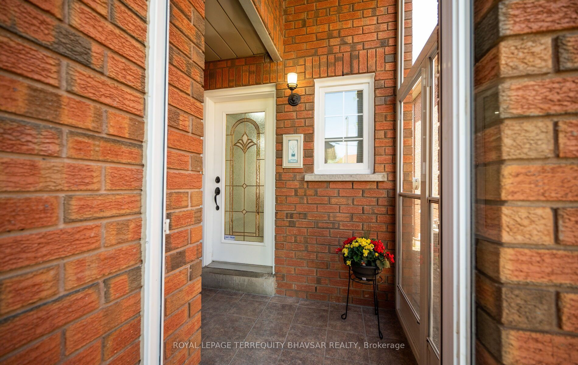 2470 Strathmore Crescent