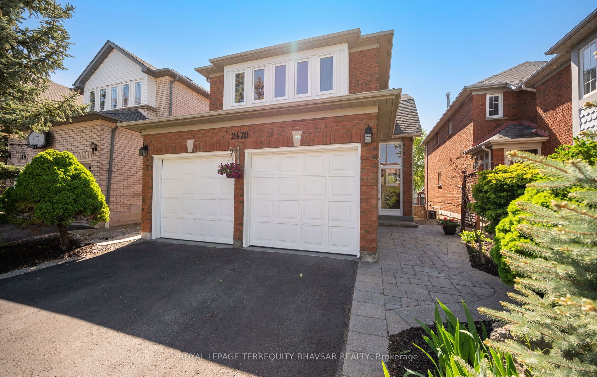 2470 Strathmore Crescent