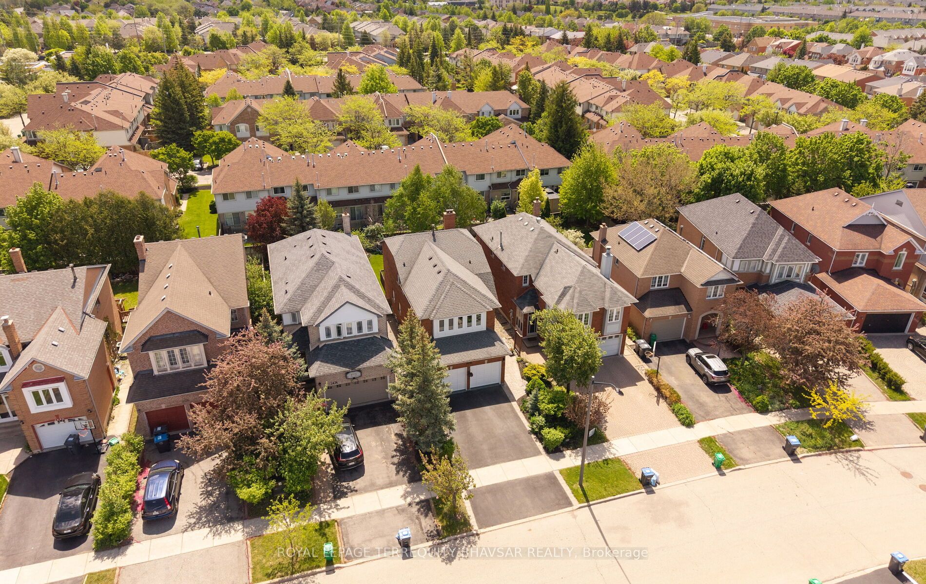 2470 Strathmore Crescent