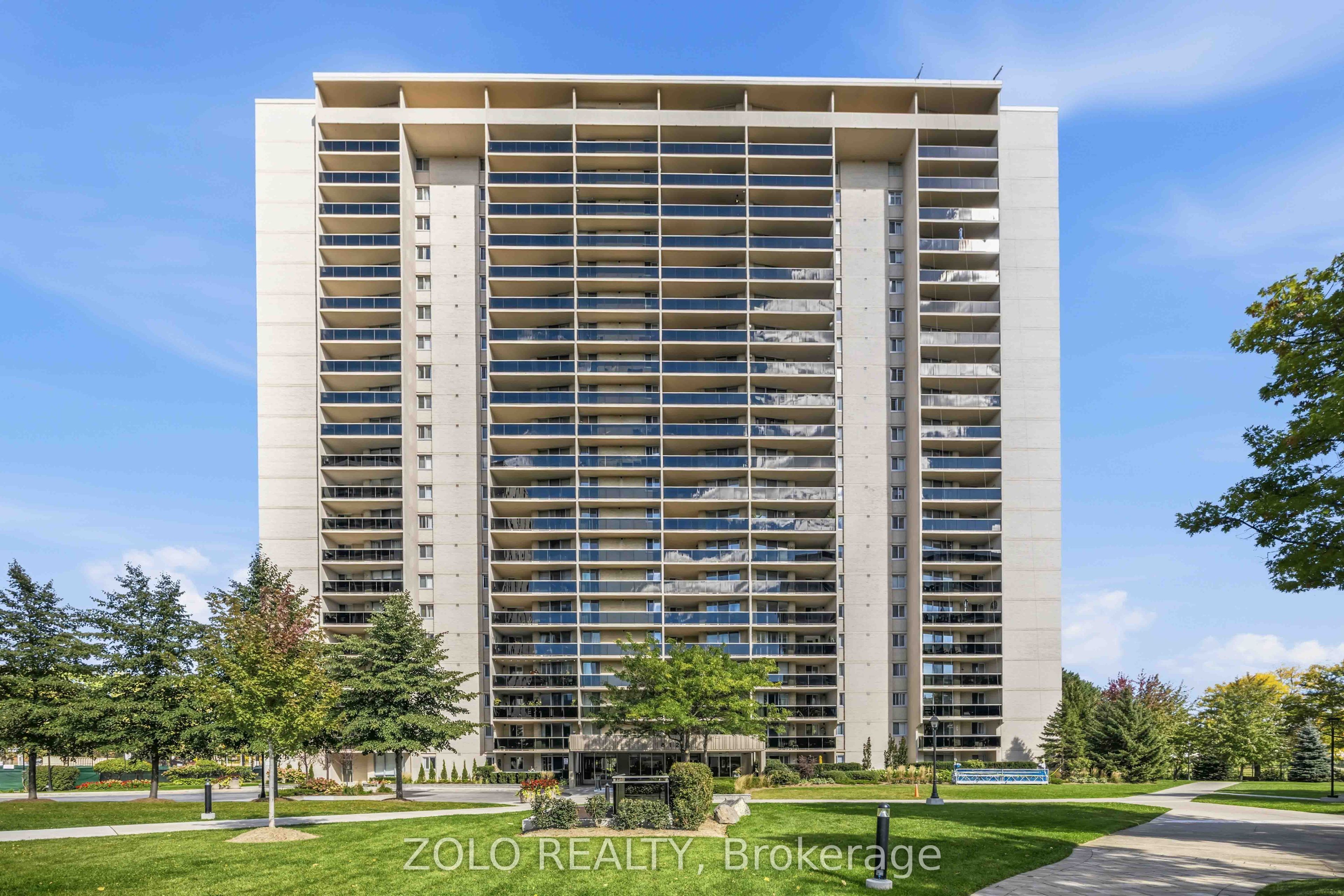 812 Burnhamthorpe Road 2003