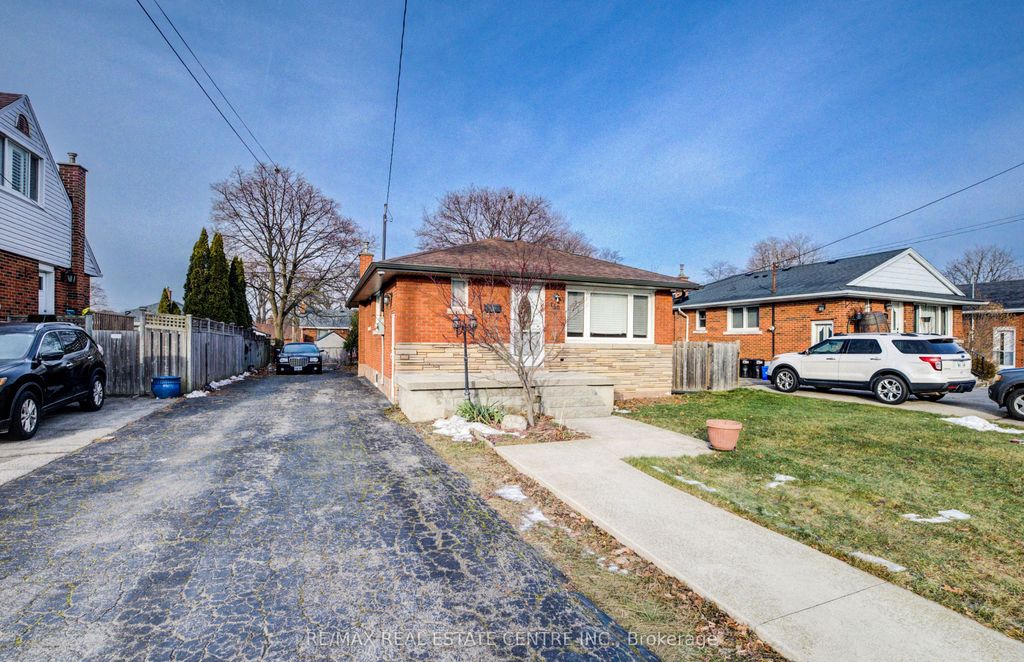 Photo of 150 Howard Avenue, Hamilton, ON L9A 2W8 (MLS # X12649042)