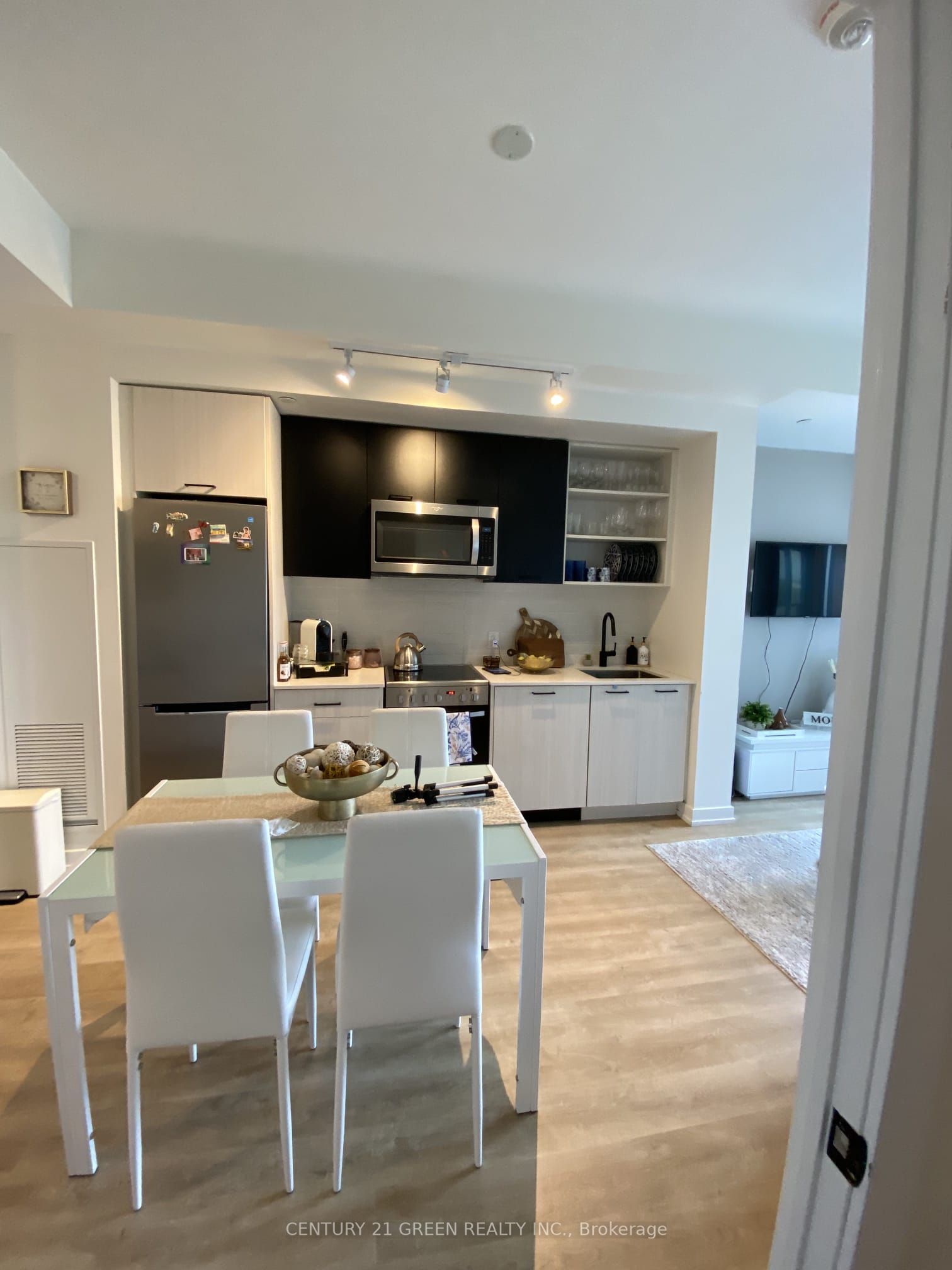 2300 St. Clair Avenue W 613