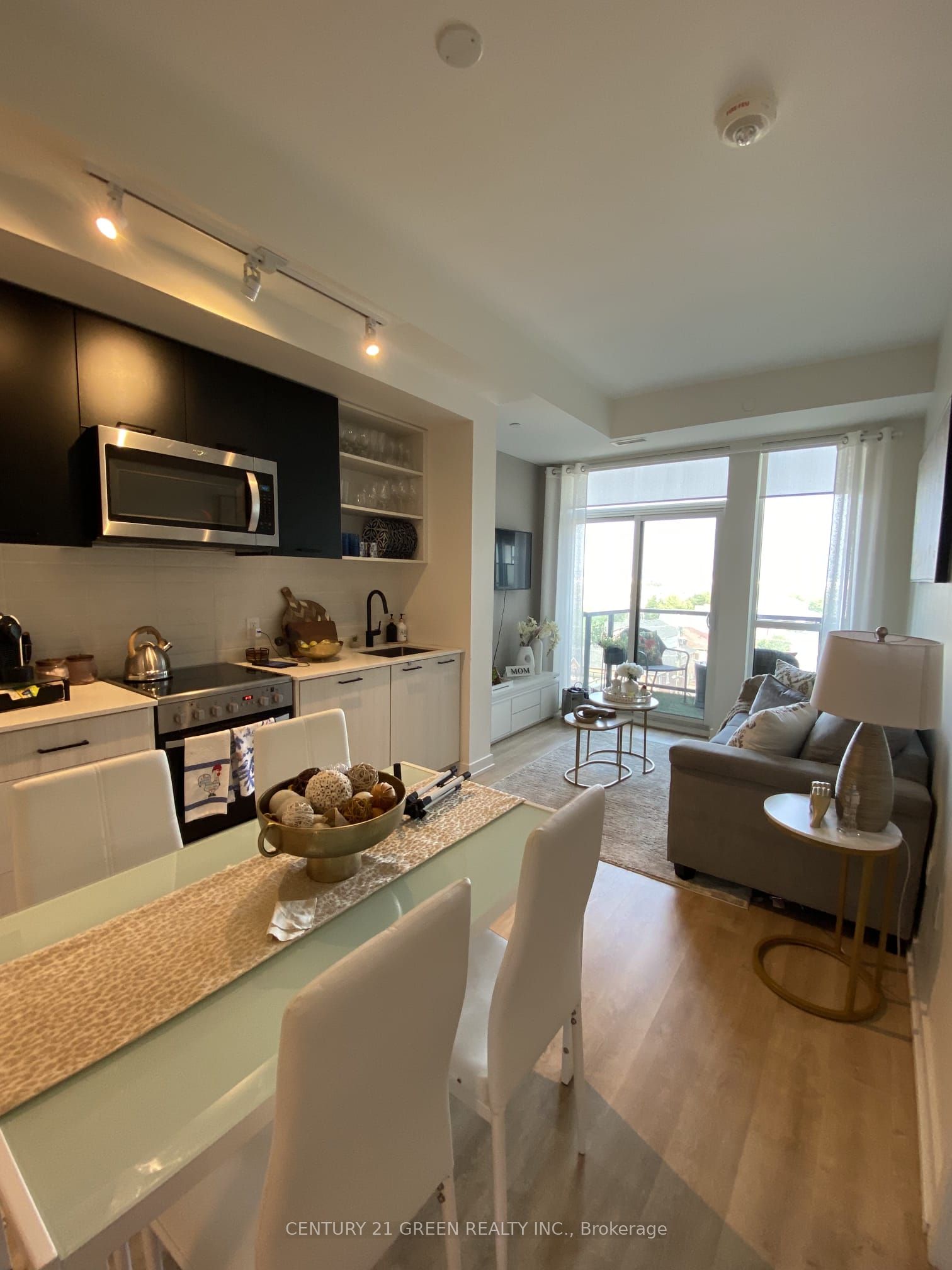 2300 St. Clair Avenue W 613