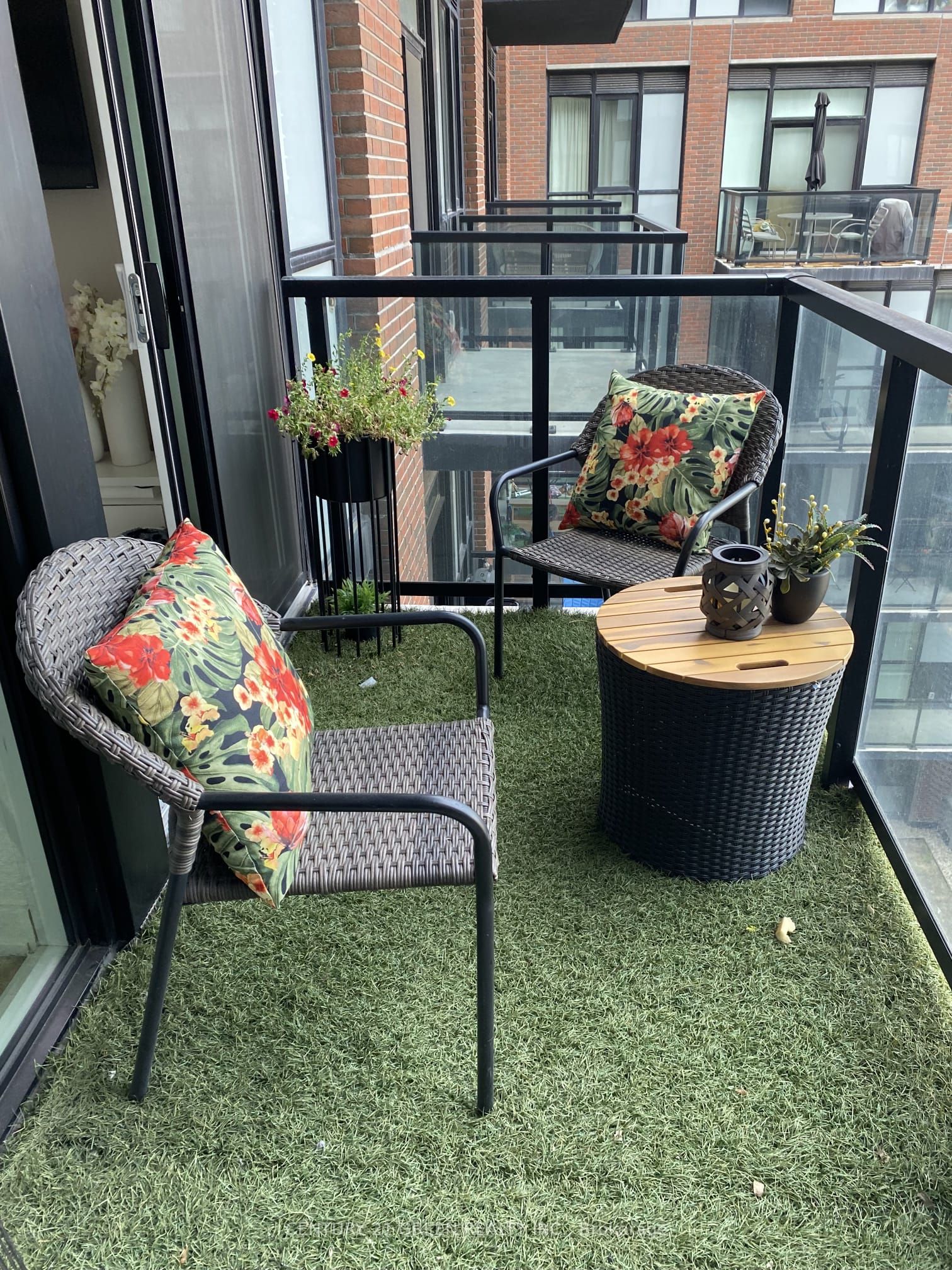 2300 St. Clair Avenue W 613