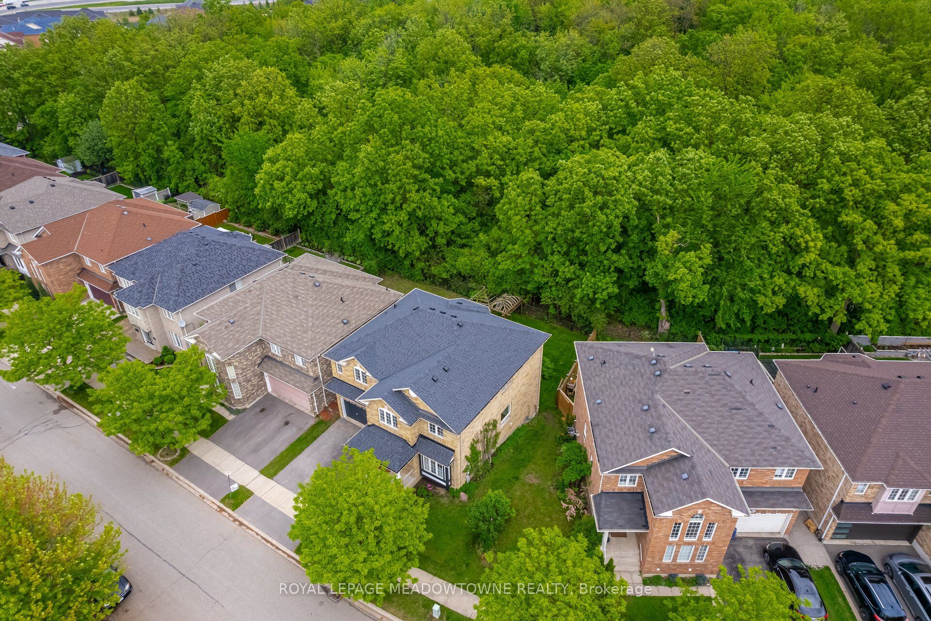 1212 Fox Crescent