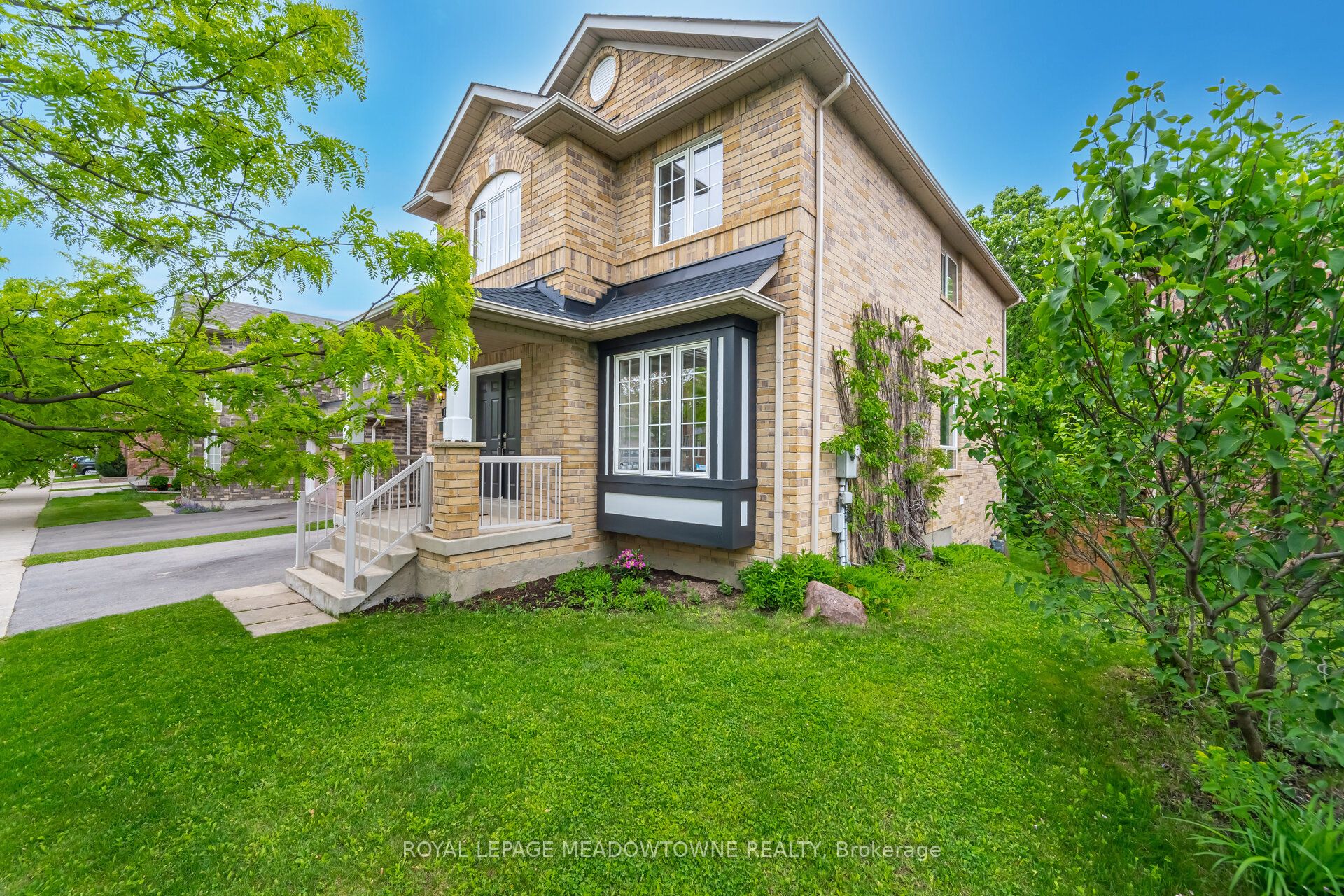 1212 Fox Crescent