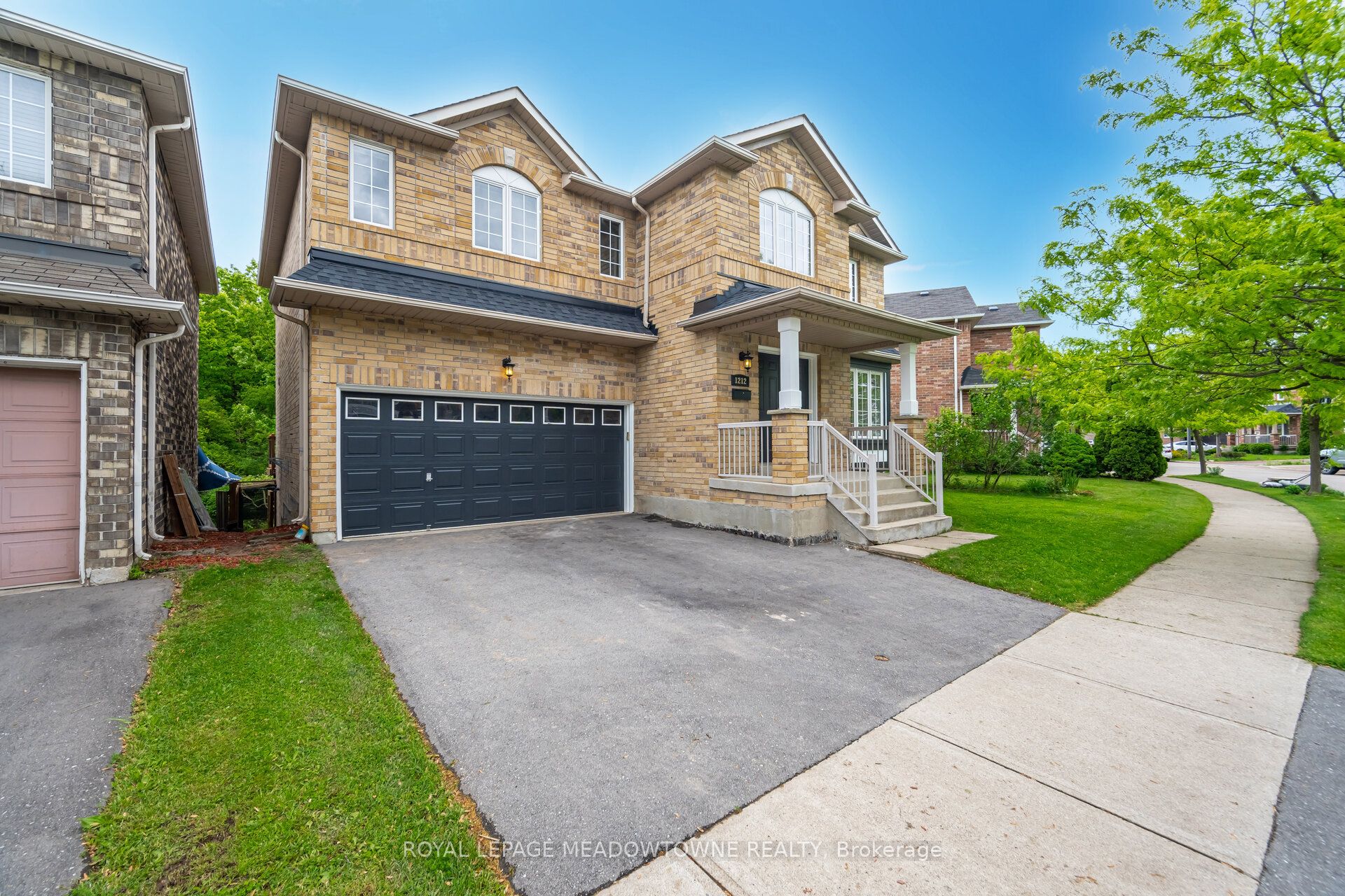 1212 Fox Crescent