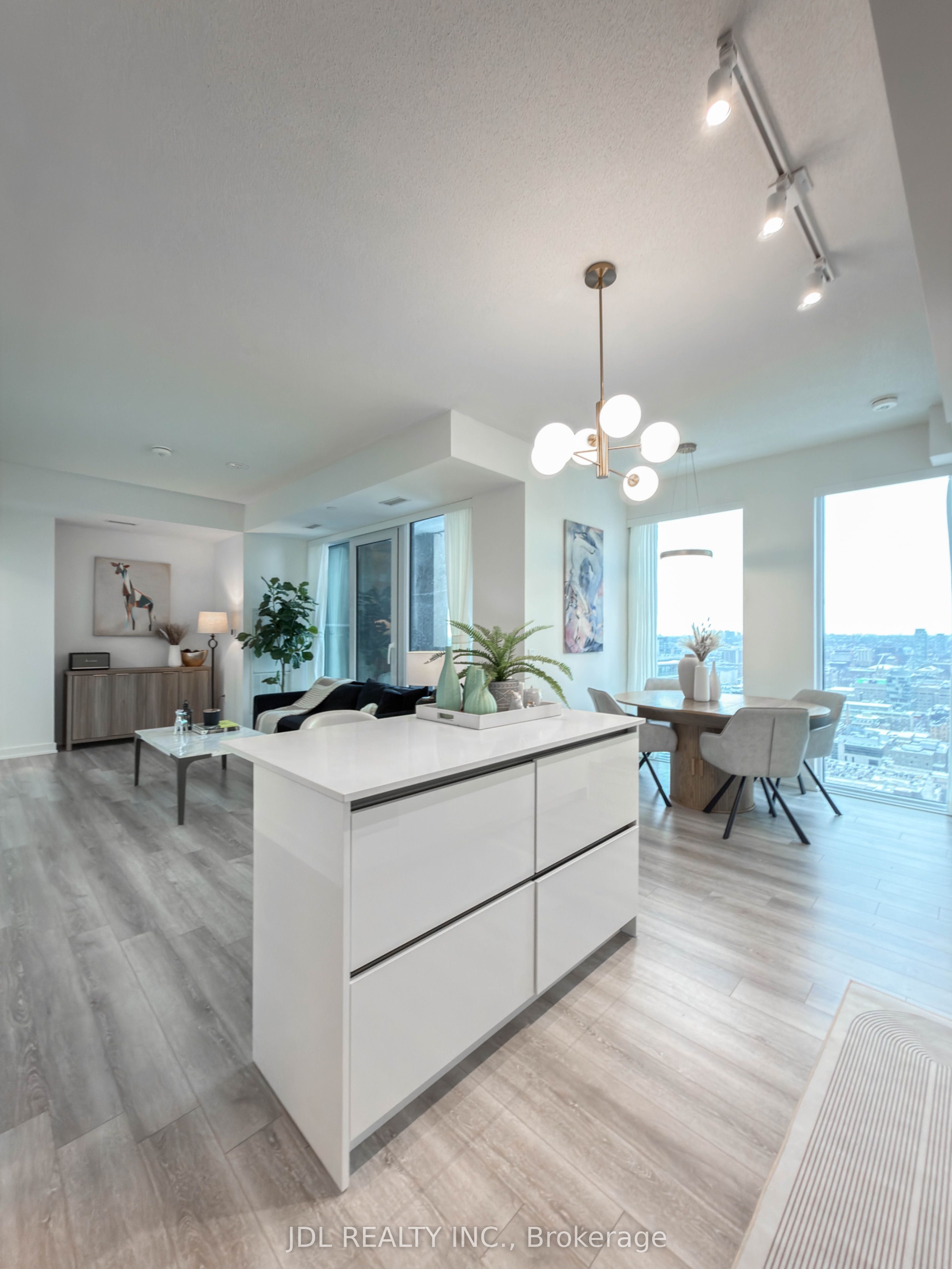 238 Simcoe Street 3709