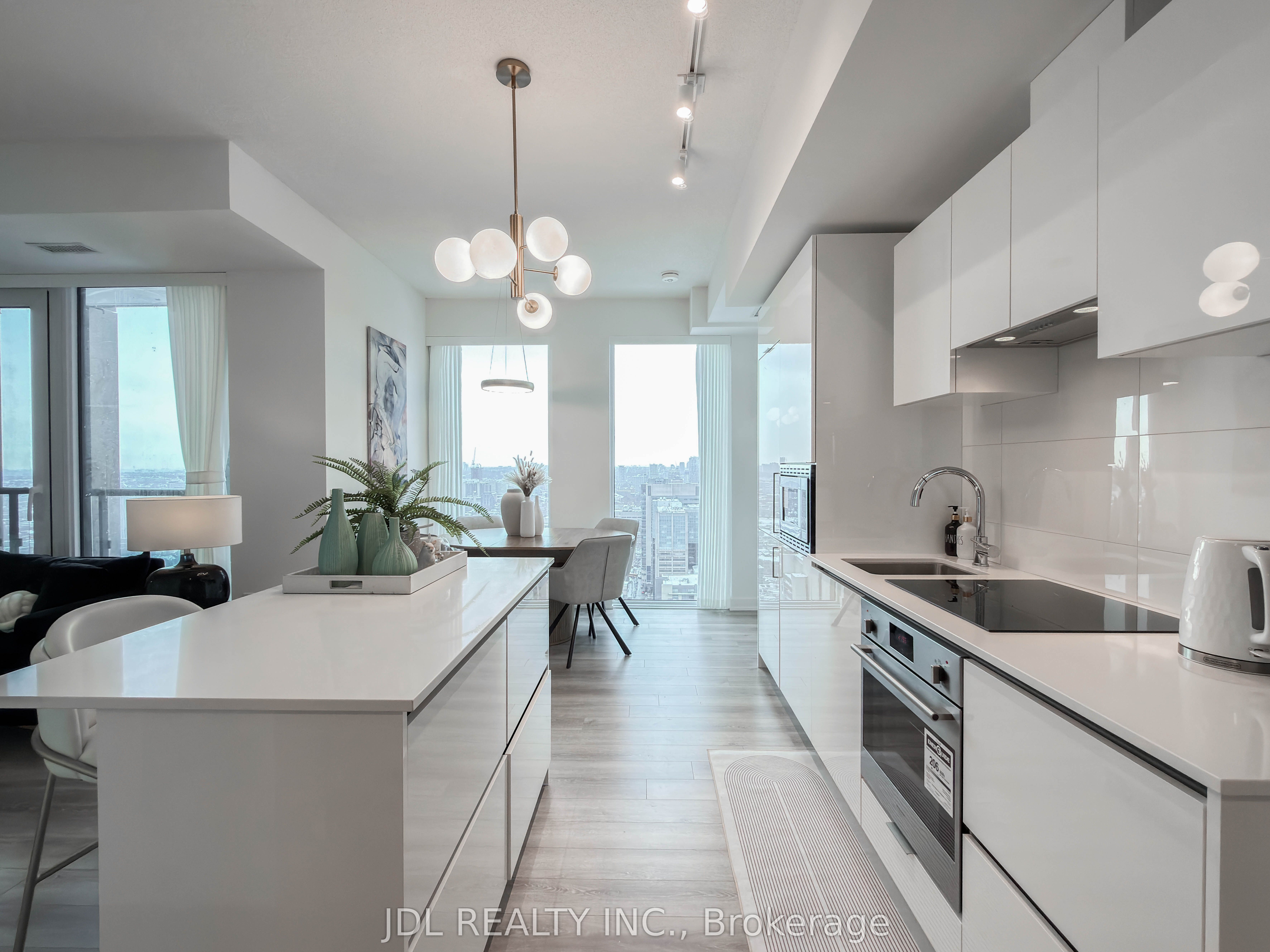 238 Simcoe Street 3709