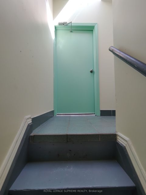 1328 Dundas Street W 2 Toronto ON M6J 1Y1
