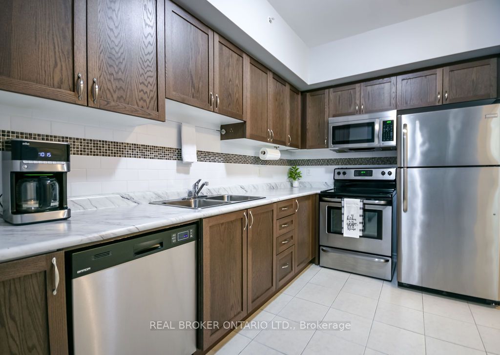 Photo of 40 Ferndale Drive S #404, Barrie, ON L4N 2L3 (MLS # S12614354)
