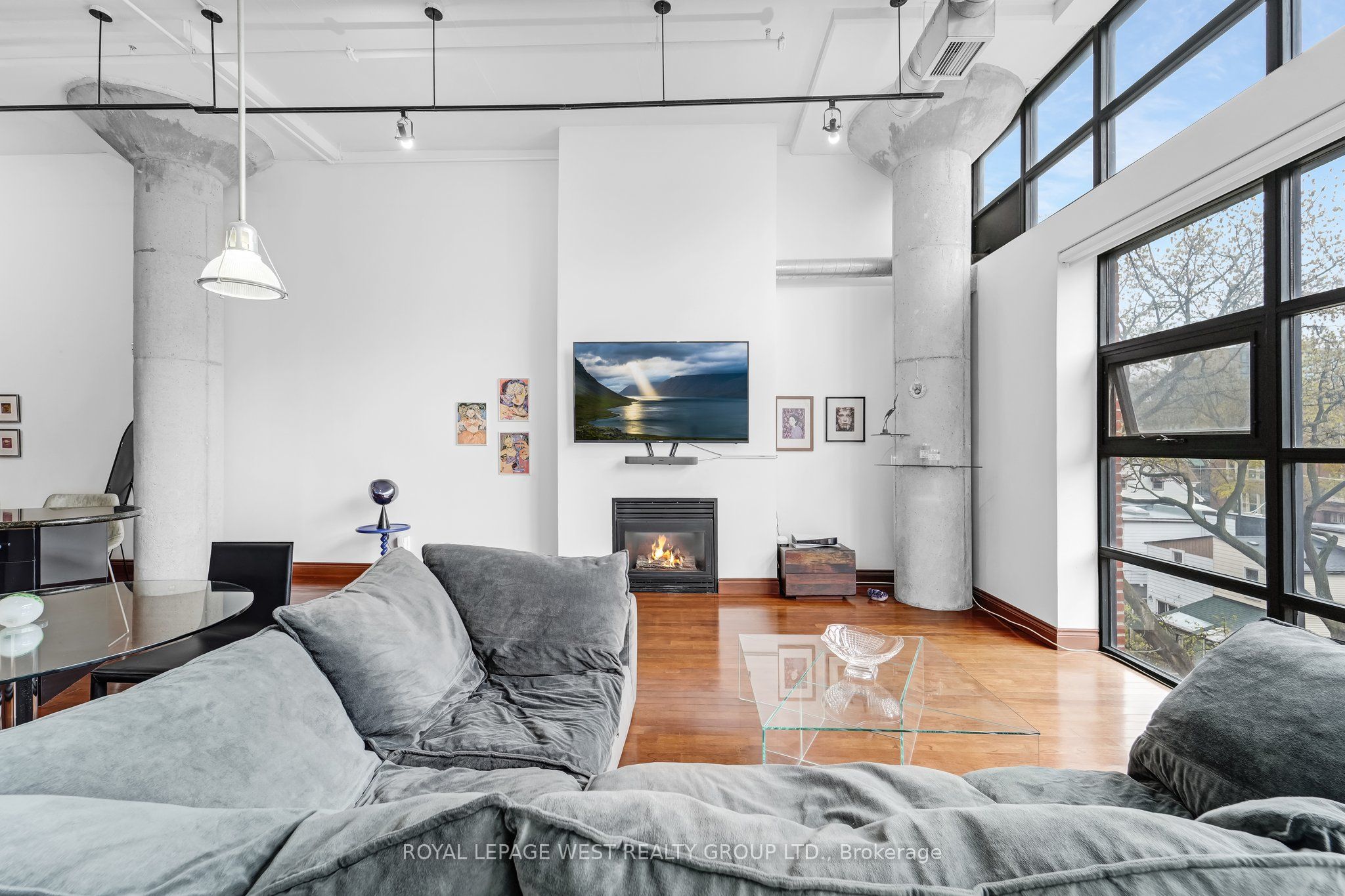 90 Sumach Street 416