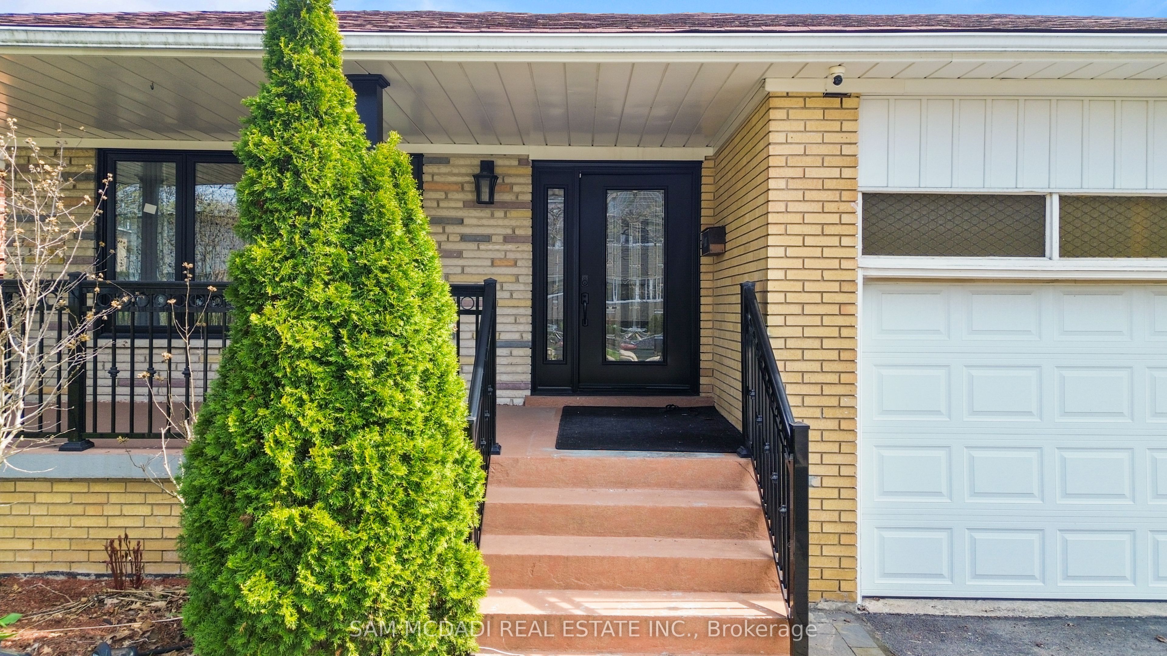 1214 Conyers Crescent