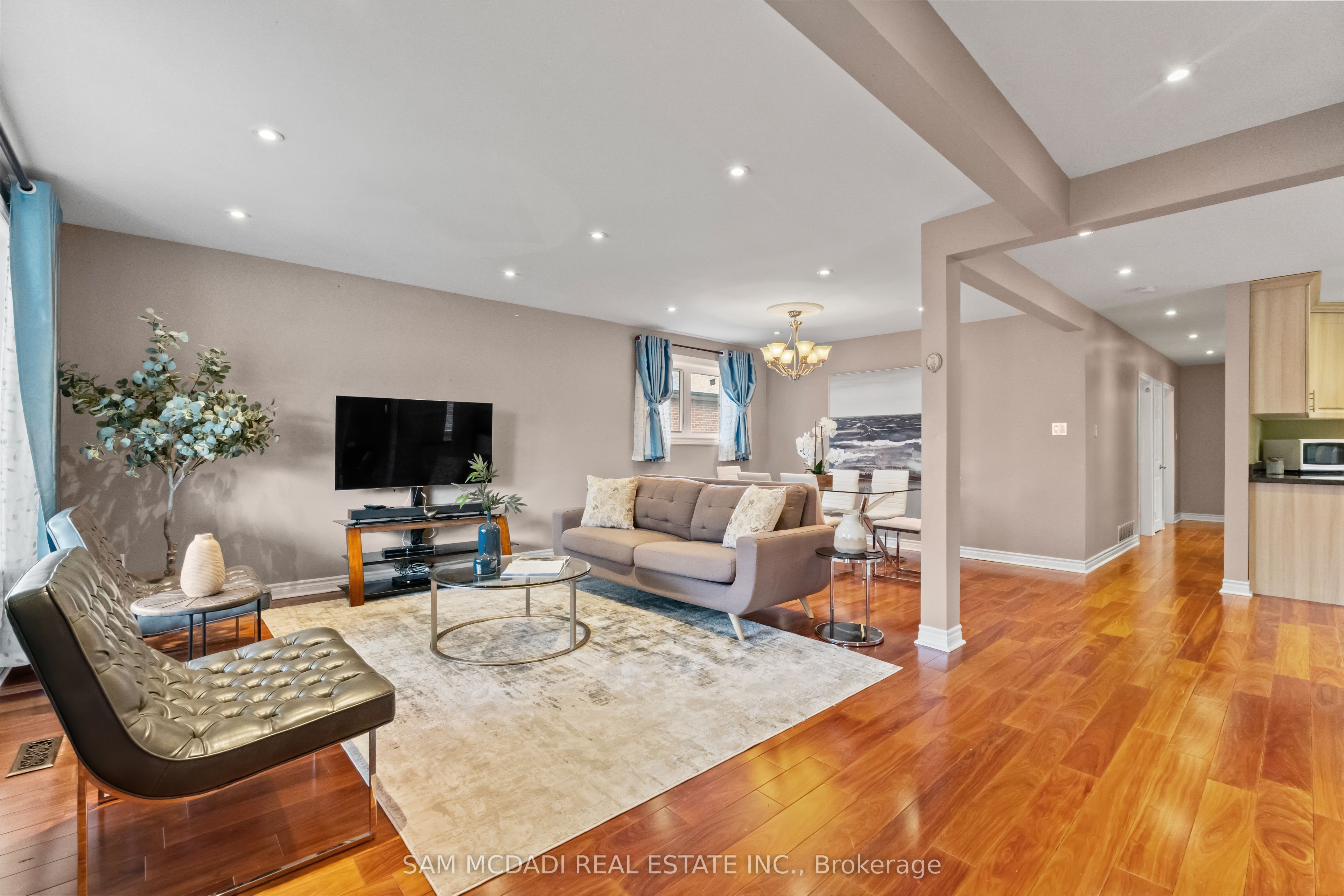 1214 Conyers Crescent