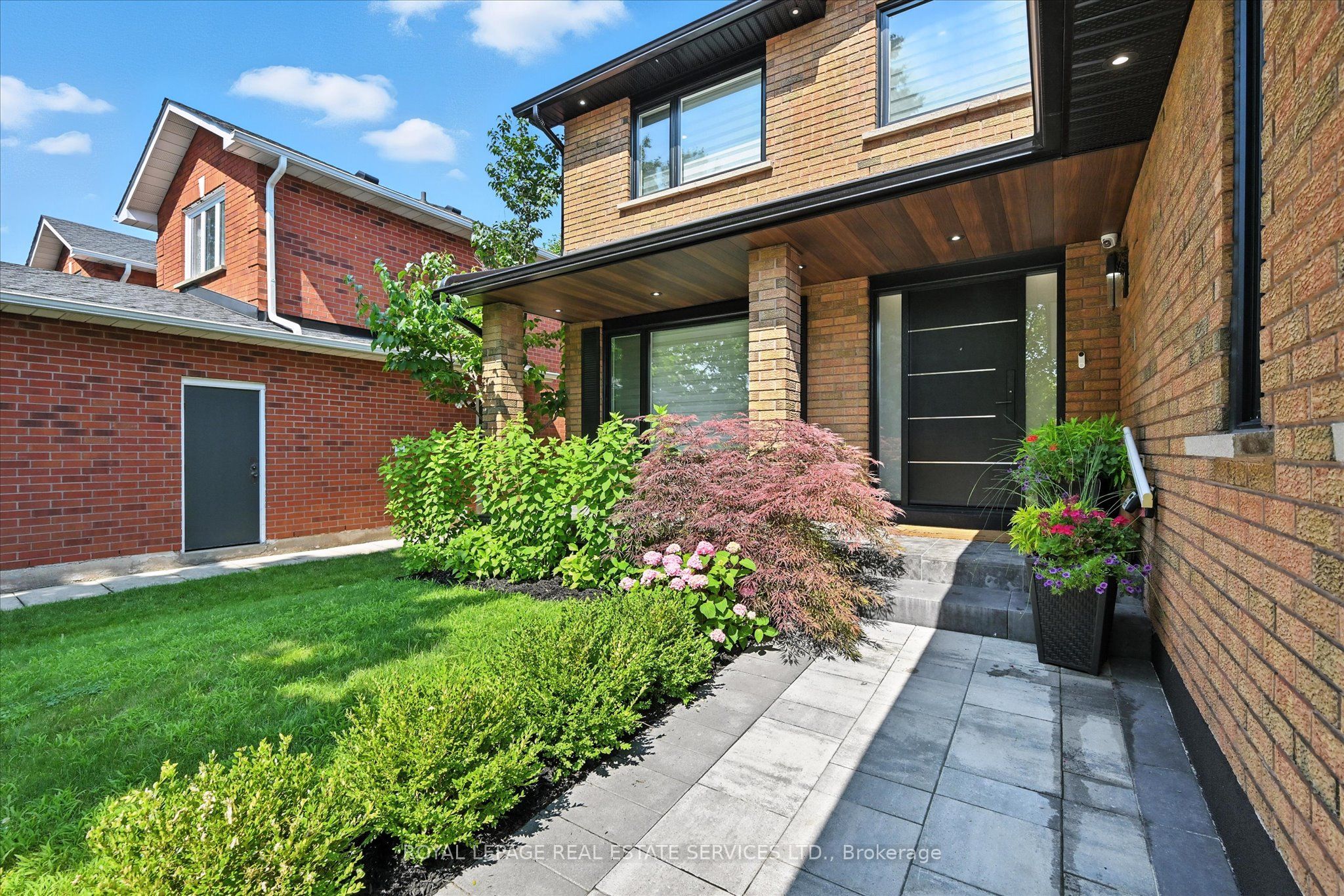 1267 Roseberry Crescent
