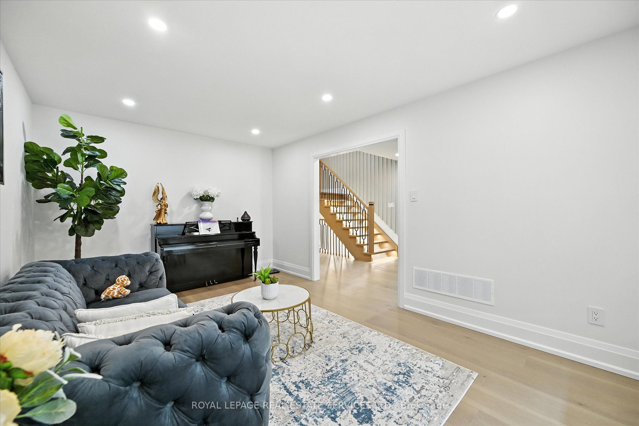 1267 Roseberry Crescent