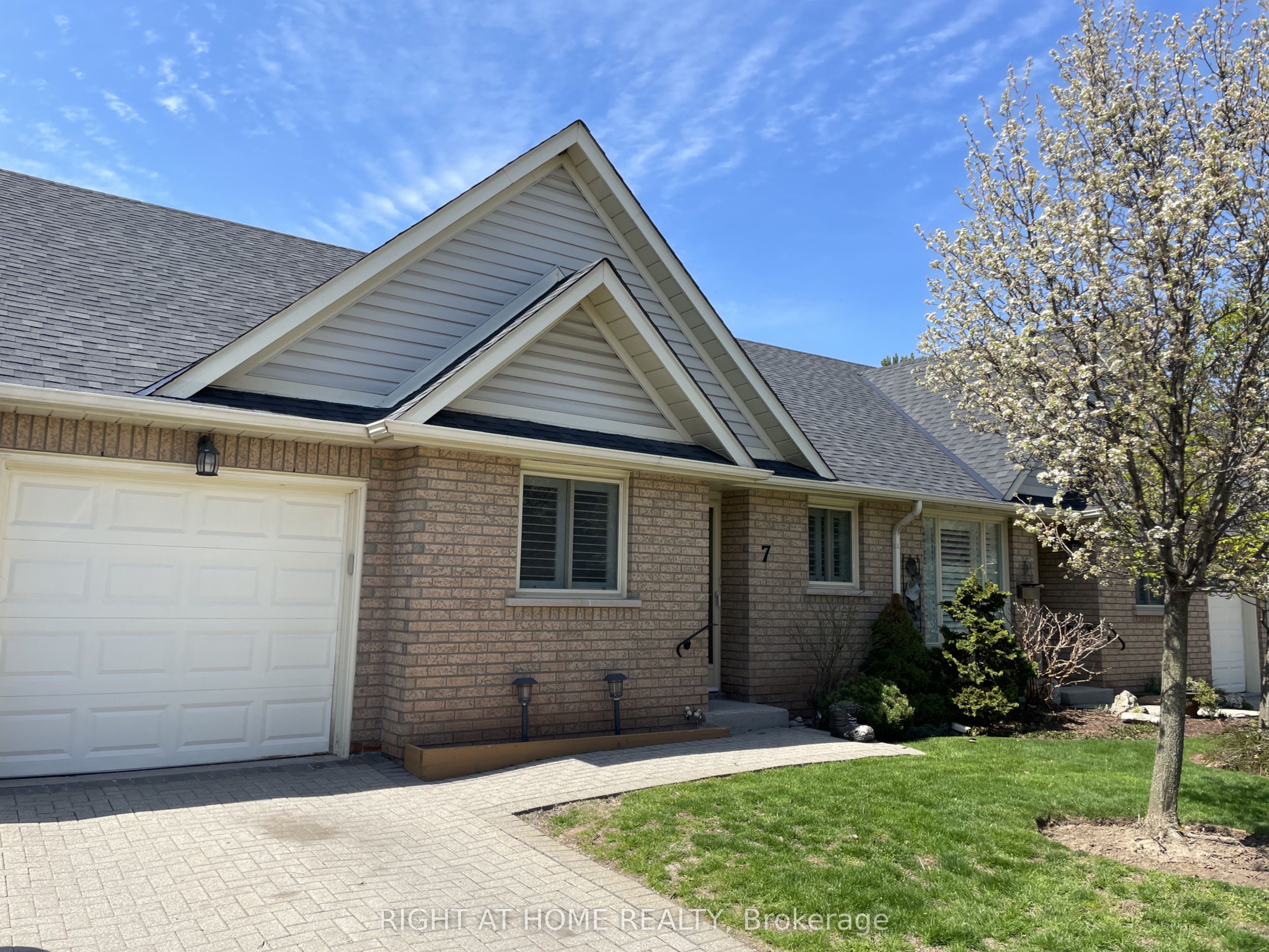 165 Main Street E 7