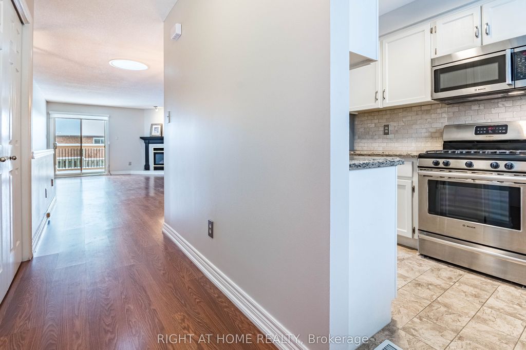 Photo of 165 Main Street E #7, Grimsby, ON L3M 1P2 (MLS # X13018004)