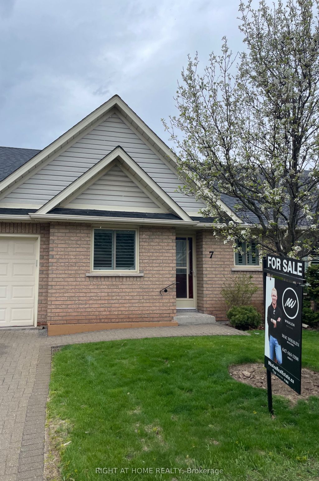 Photo of 165 Main Street E #7, Grimsby, ON L3M 1P2 (MLS # X13018004)