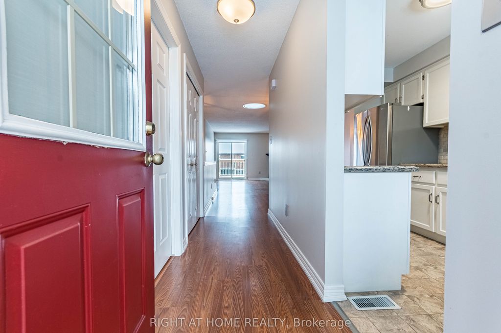 Photo of 165 Main Street E #7, Grimsby, ON L3M 1P2 (MLS # X13018004)