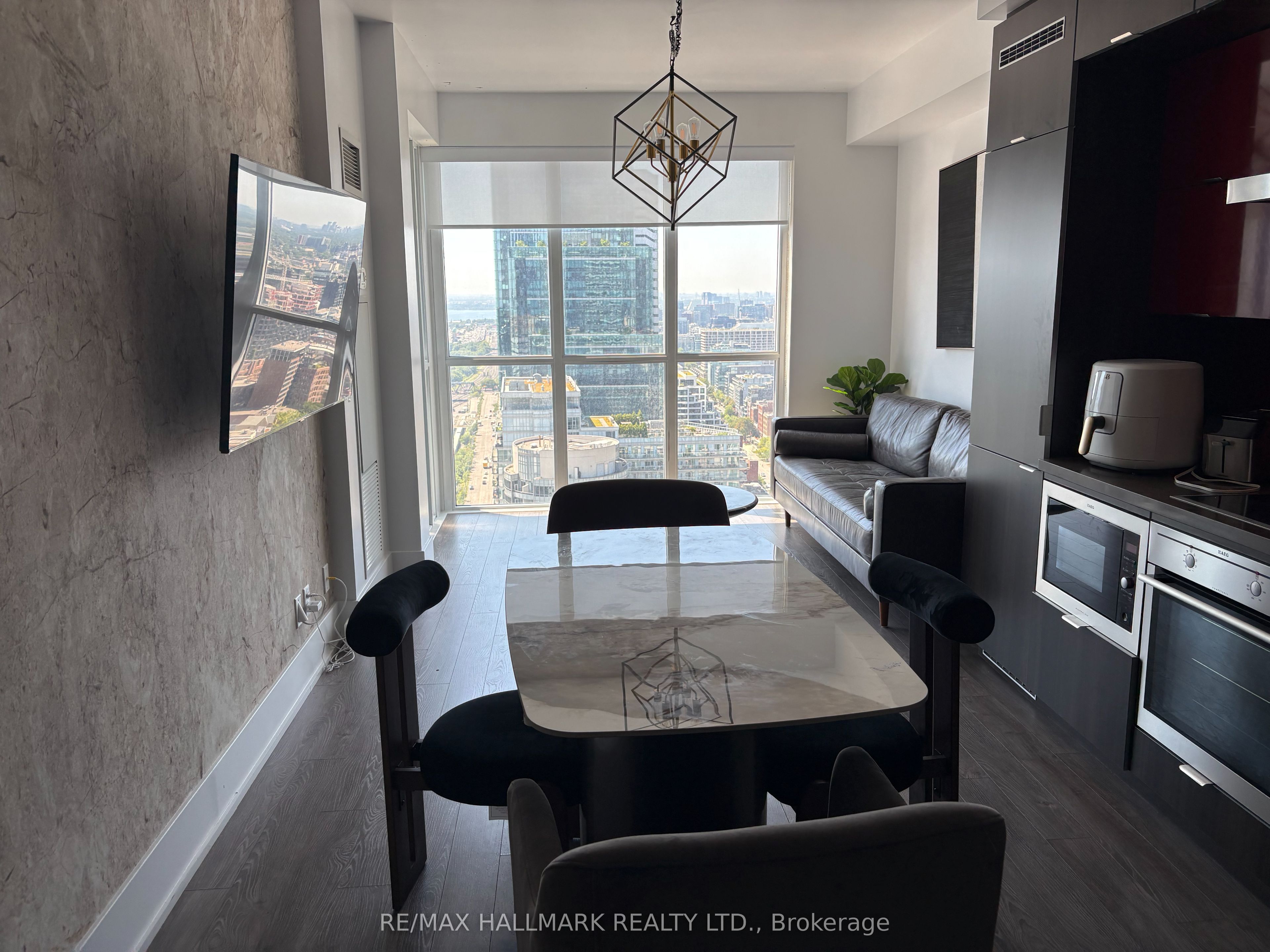 300 Front Street W 3513