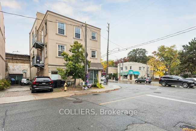 990 Kingston Road